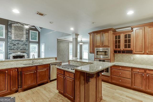 940 Chateau Forest Road, Hoschton, GA 30548