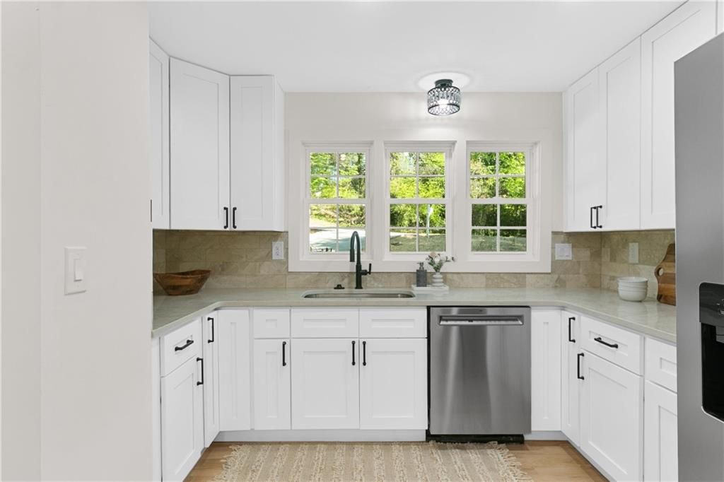 Image 14 of property listing at 3154 Briarcliff Way, Atlanta, GA 30345