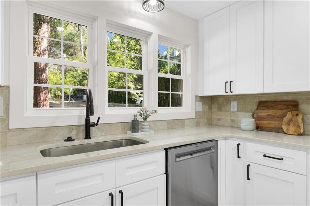 Image 15 of property listing at 3154 Briarcliff Way, Atlanta, GA 30345