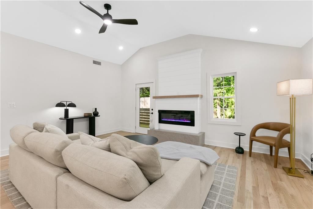 Image 2 of property listing at 3154 Briarcliff Way, Atlanta, GA 30345
