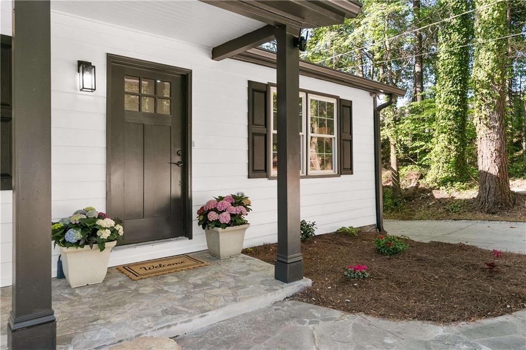 Image 3 of property listing at 3154 Briarcliff Way, Atlanta, GA 30345