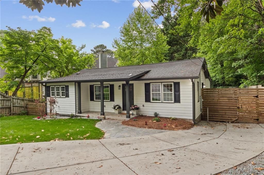 Image 5 of property listing at 3154 Briarcliff Way, Atlanta, GA 30345