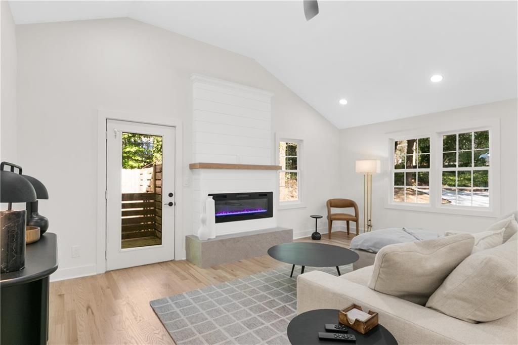 Image 8 of property listing at 3154 Briarcliff Way, Atlanta, GA 30345
