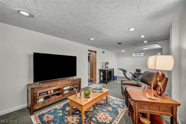 6207 Gilbert Avenue, Parma, OH 44129