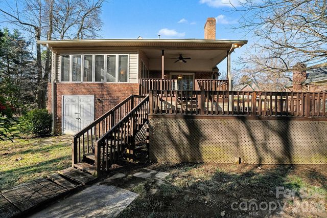 1112 Thoroughbred Place NW, Concord, NC 28027