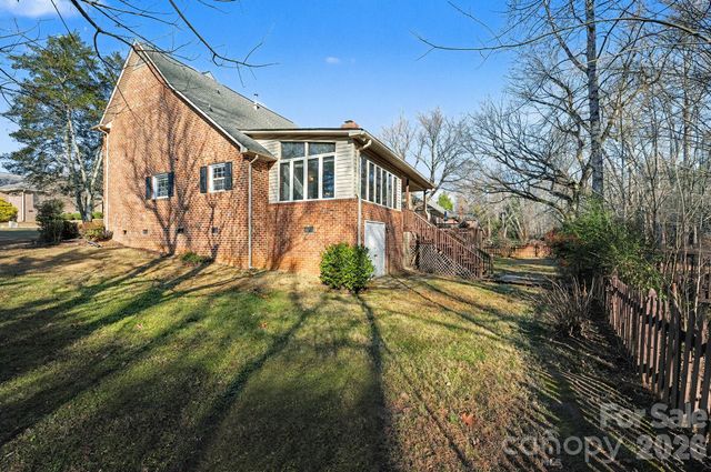 1112 Thoroughbred Place NW, Concord, NC 28027