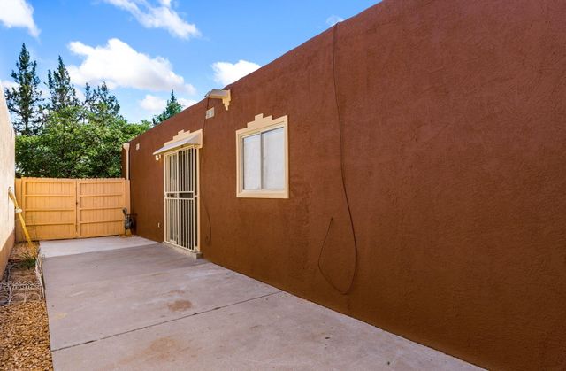 1325 La Poblana Road NW, Albuquerque, NM 87107