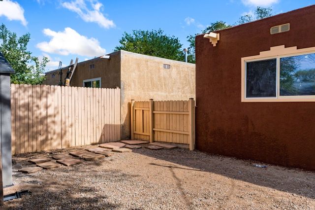 1325 La Poblana Road NW, Albuquerque, NM 87107