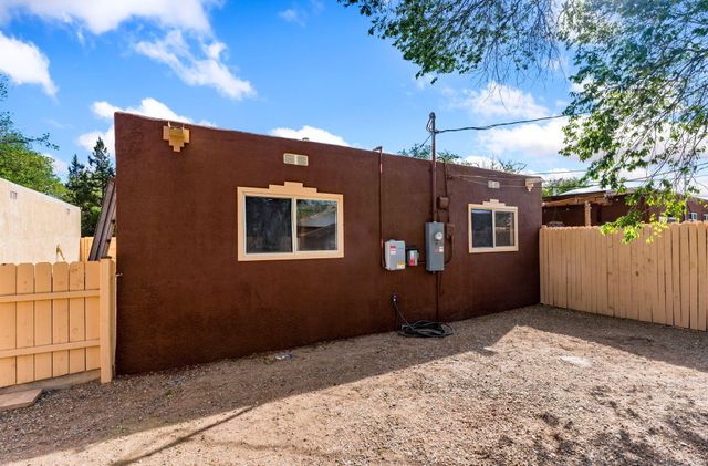 1325 La Poblana Road NW, Albuquerque, NM 87107