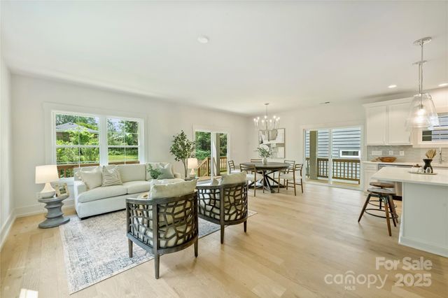 205 Coxe Avenue, Charlotte, NC 28208