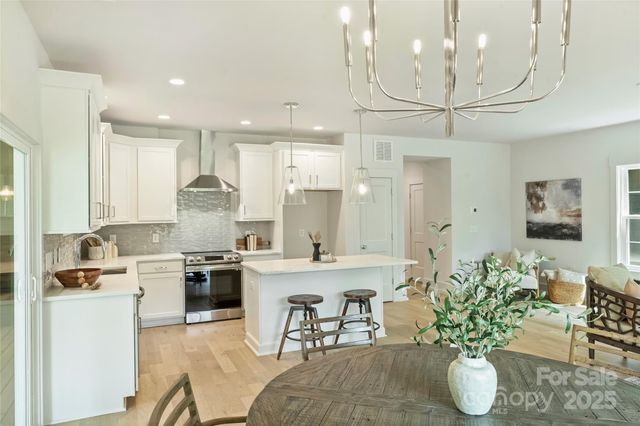 205 Coxe Avenue, Charlotte, NC 28208