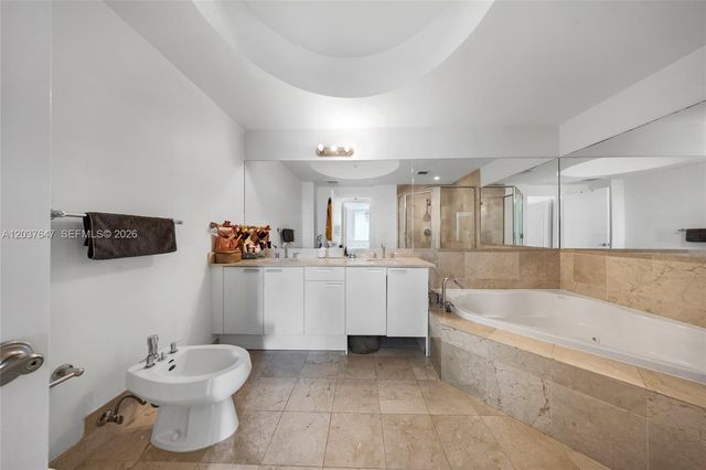 3131 NE 188th St 2-506, Aventura, FL 33180
