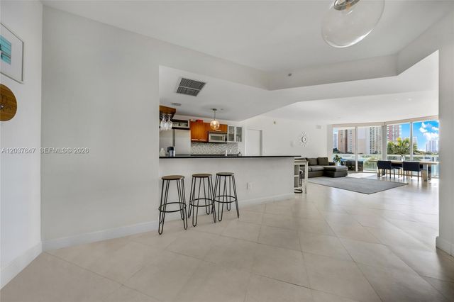 3131 NE 188th St 2-506, Aventura, FL 33180