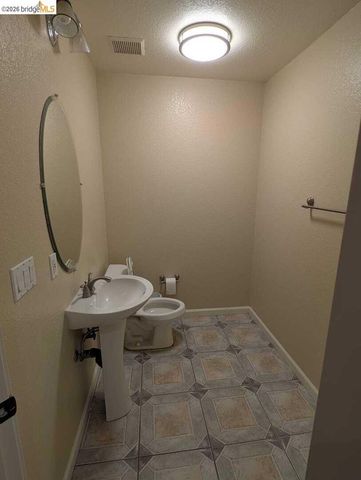 6529 Brook Hollow CIR, Stockton, CA 95219