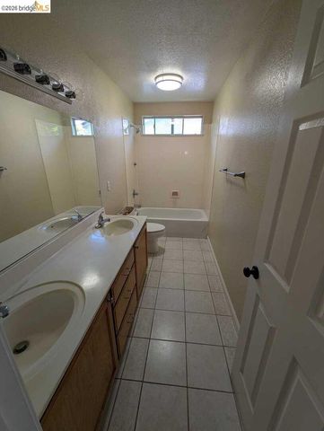 6529 Brook Hollow CIR, Stockton, CA 95219