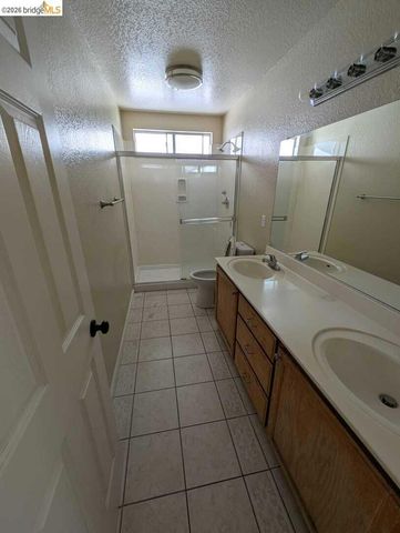 6529 Brook Hollow CIR, Stockton, CA 95219