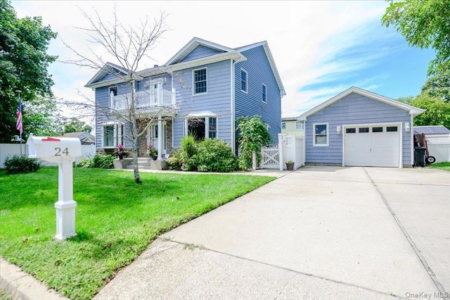 24 William Avenue, Islip, NY 11751
