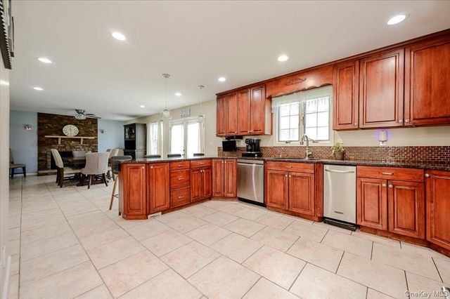 24 William Avenue, Islip, NY 11751