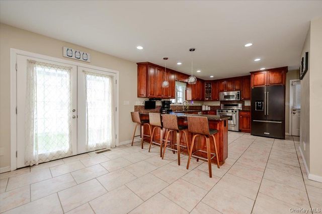 24 William Avenue, Islip, NY 11751