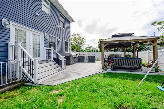 24 William Avenue, Islip, NY 11751
