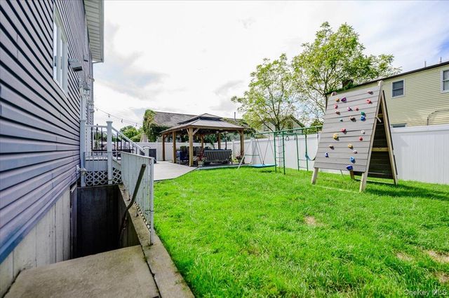 24 William Avenue, Islip, NY 11751