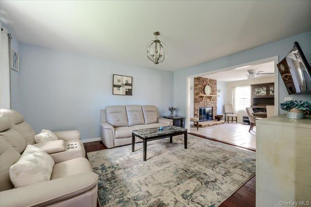 24 William Avenue, Islip, NY 11751