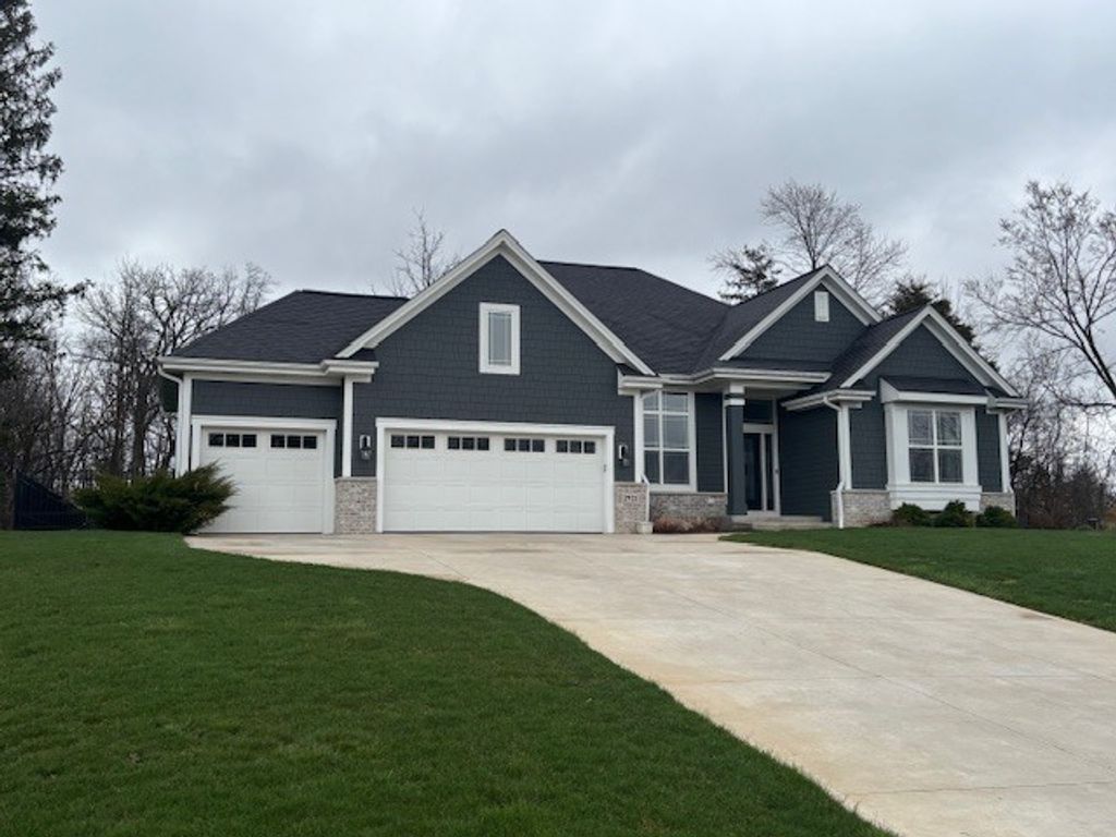 2921 Seven Oaks Court, Kansasville, WI 53139