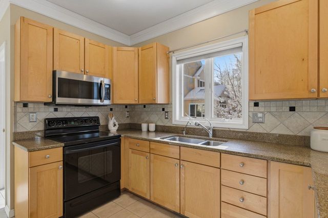 21 Parkman Brook Lane, Stratham, NH 03885