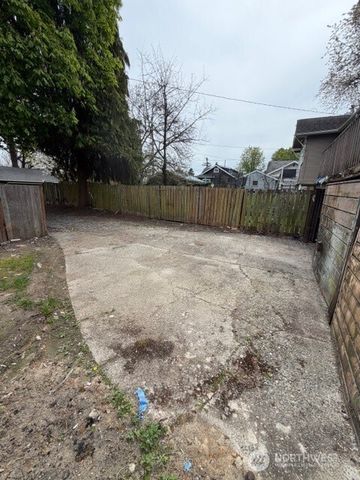 4325 S J Street, Tacoma, WA 98418