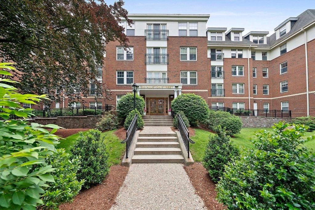 300 Allston St 506, Boston, MA 02135
