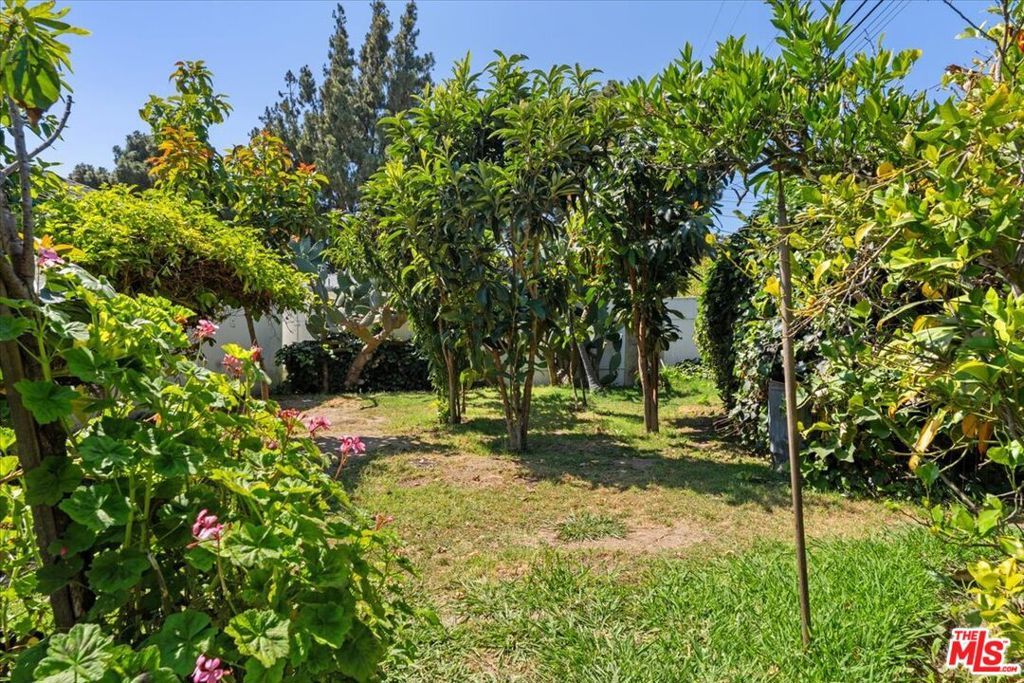 Image 26 of property listing at 1908 Armacost Avenue, Los Angeles, CA 90025