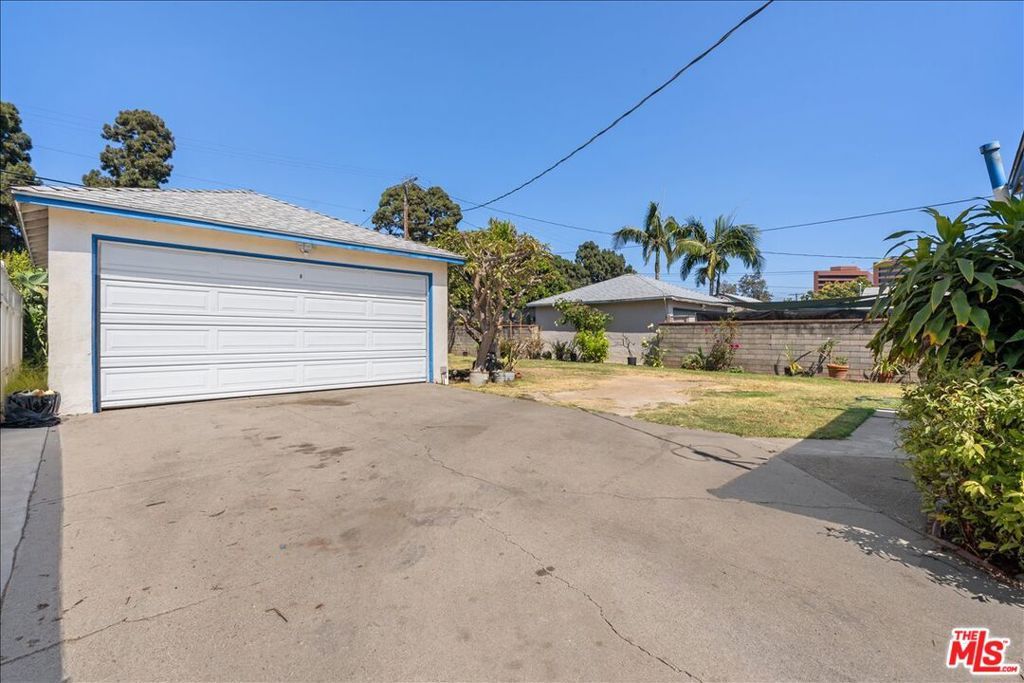 Image 28 of property listing at 1908 Armacost Avenue, Los Angeles, CA 90025