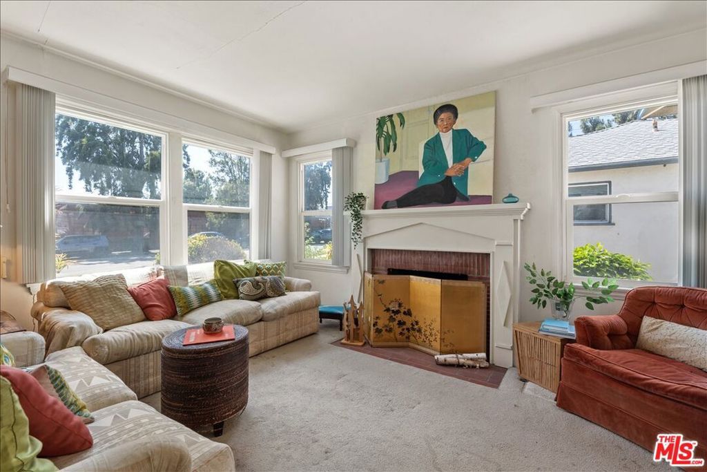 Image 4 of property listing at 1908 Armacost Avenue, Los Angeles, CA 90025