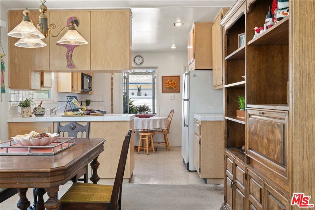 Image 7 of property listing at 1908 Armacost Avenue, Los Angeles, CA 90025