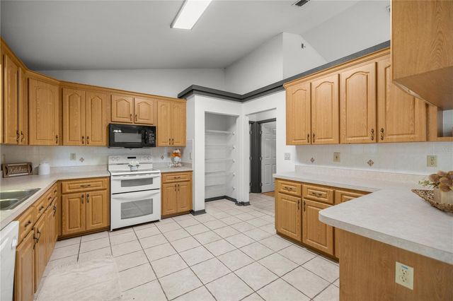 15998 SW 27TH AVENUE ROAD, Ocala, FL 34473