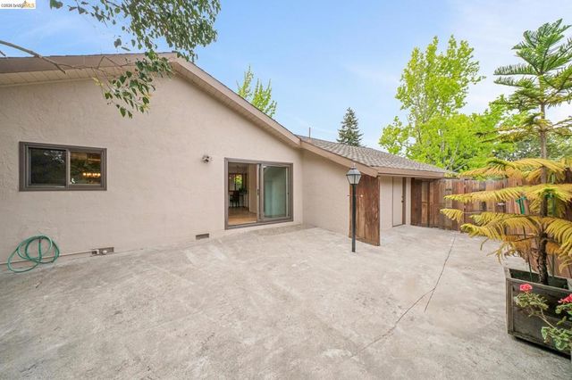 15 Christopher Ct., El Sobrante, CA 94803