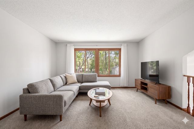 9419 James Avenue N, Brooklyn Park, MN 55444