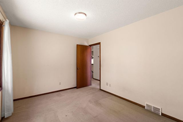 9419 James Avenue N, Brooklyn Park, MN 55444