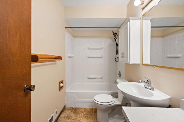 9419 James Avenue N, Brooklyn Park, MN 55444