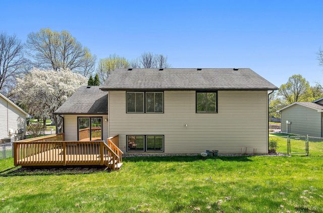 9419 James Avenue N, Brooklyn Park, MN 55444