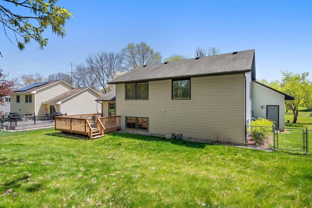 9419 James Avenue N, Brooklyn Park, MN 55444