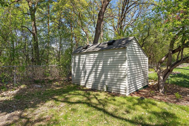9419 James Avenue N, Brooklyn Park, MN 55444