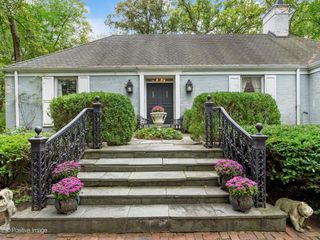 704 Bittersweet Lane, Hinsdale, IL 60521