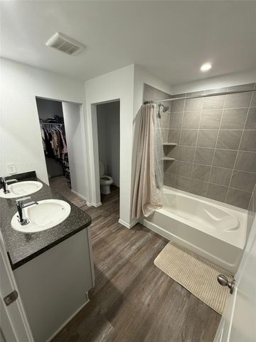 5711 Vintage Oakmont Drive, Spring, TX 77373