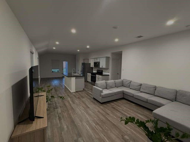 5711 Vintage Oakmont Drive, Spring, TX 77373