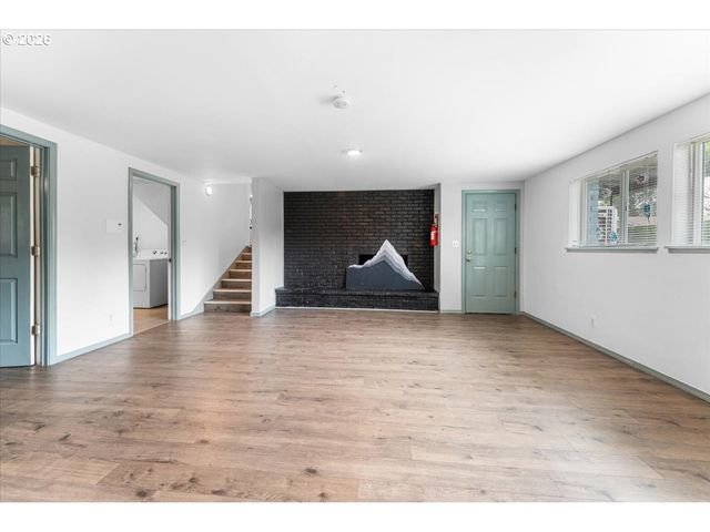 948 Ne QUEENS Ln, Hillsboro, OR 97124