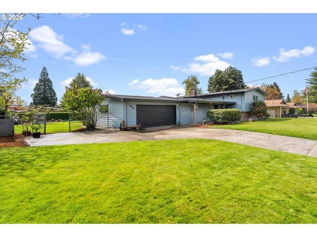 948 Ne QUEENS Ln, Hillsboro, OR 97124
