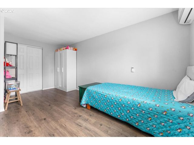 948 Ne QUEENS Ln, Hillsboro, OR 97124