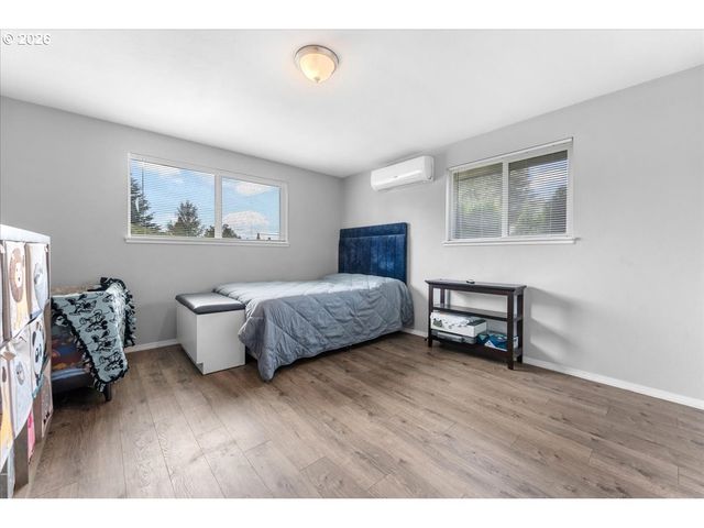 948 Ne QUEENS Ln, Hillsboro, OR 97124