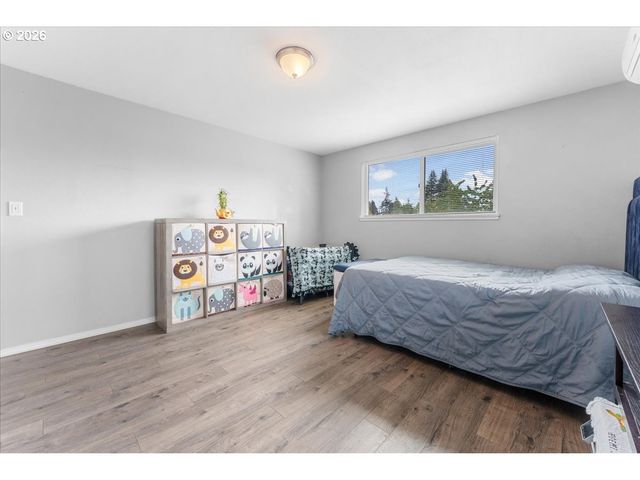 948 Ne QUEENS Ln, Hillsboro, OR 97124